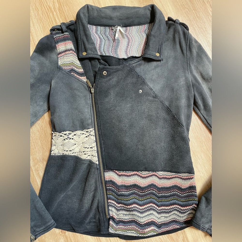 Boho Patchwork Jacket Gimmicks BKE asymmetrical lace detail gray moto medium